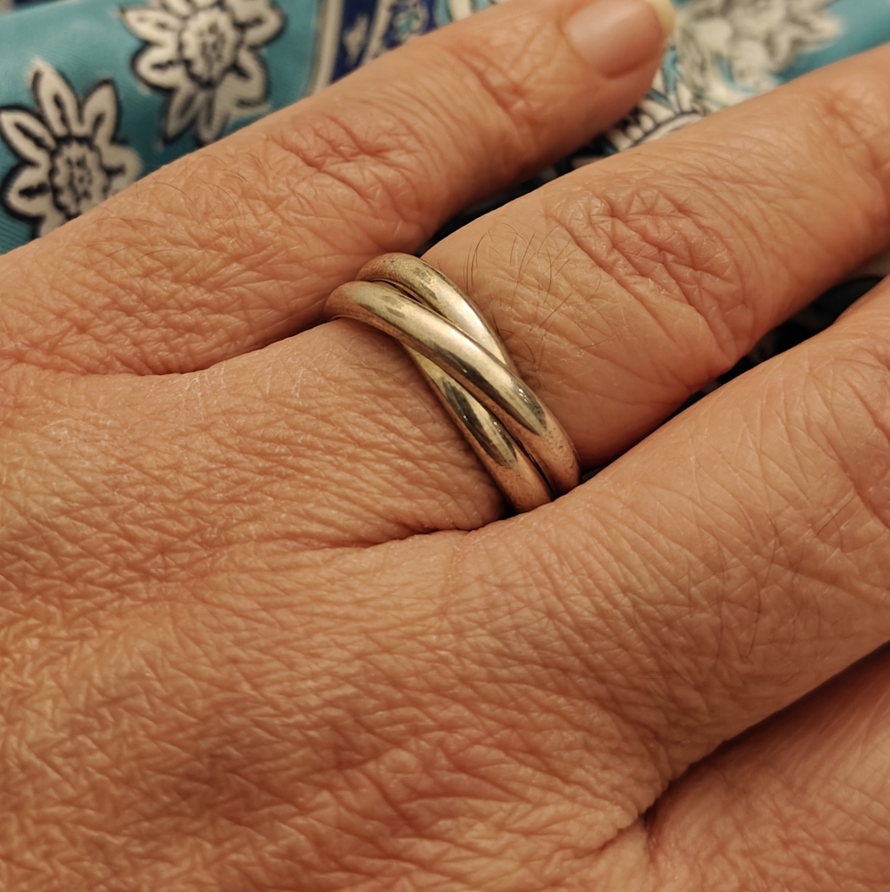 Elegant Silver Three Interlocking Band Rings - Picture 3 of 12